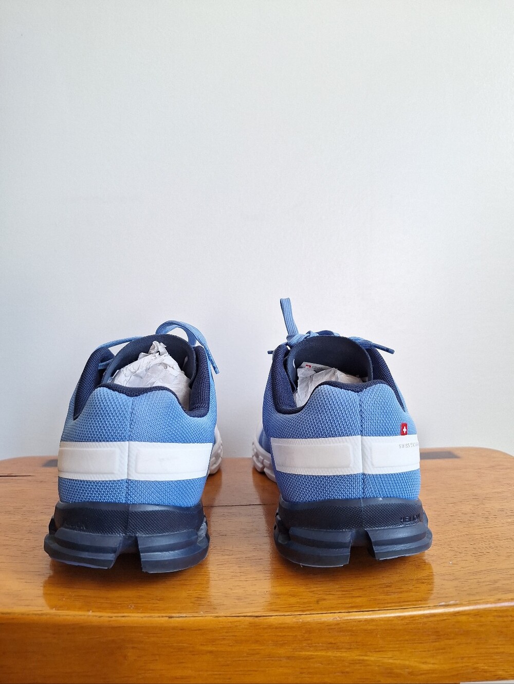 On Cloudflow 3.0 Women's Marina/White Size 8 - Picture 4 of 12